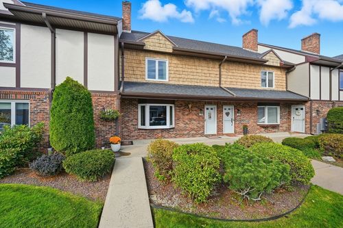 d-20 Castle Hill Rd, Agawam, MA, 01001-2460 | Card Image