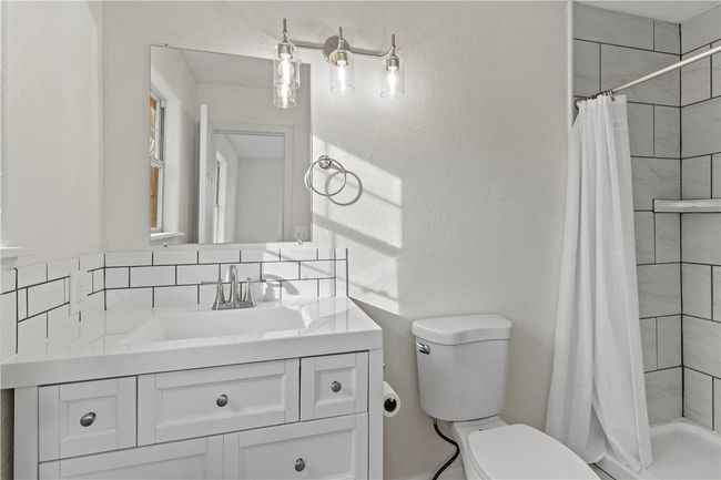 Primary Bathroom | Image 14