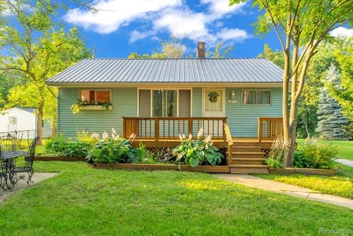 7277 Elmwood Rd, Lexington, MI, 48450-9608 | Card Image