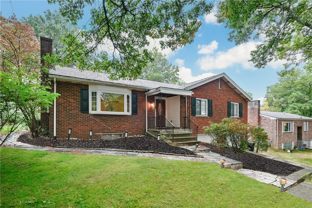 Hearthstone Dr, Pittsburgh, PA 15235