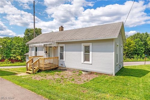 192 1st St Ne, Barberton, OH, 44203-3054 | Card Image