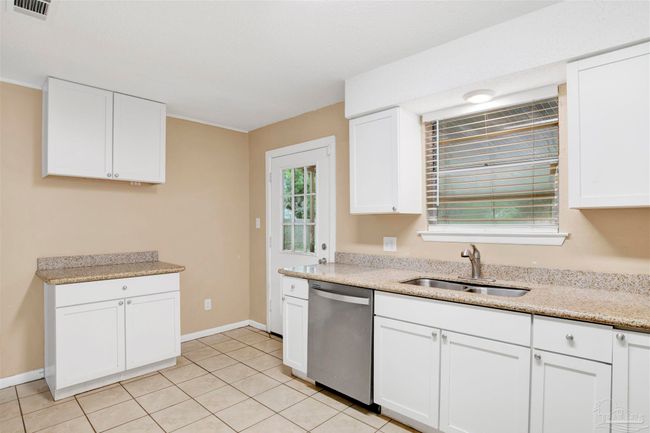 913 Bartow Ave, House other with 4 bedrooms, 2 bathrooms and null parking in PENSACOLA FL | Image 6