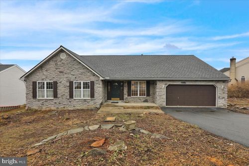3305 Regency Dr, SINKING SPRING, PA, 19608-8903 | Card Image