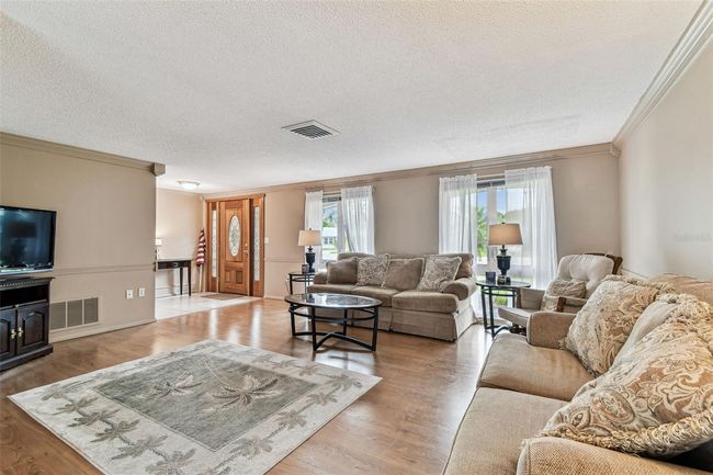12101 Meadowbrook Ln, House other with 3 bedrooms, 2 bathrooms and null parking in Bayonet Point FL | Image 6
