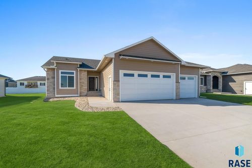 821 Yuzina Ave Avenue, Harrisburg, SD, 57032 | Card Image