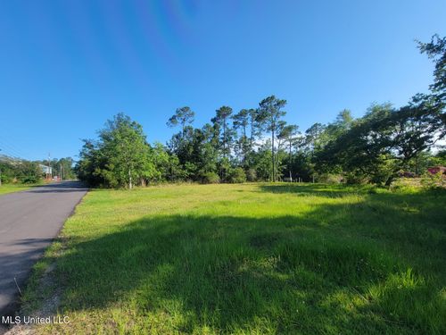 350 Loulu Pl, Diamondhead, MS, 39525-3119 | Card Image