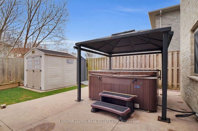 2820 Devon Rd, House other with 4 bedrooms, 3 bathrooms and 4 parking in London ON | Image 36