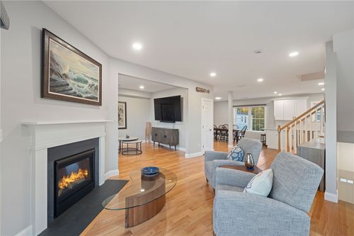 e-1 Old County Village Way, Smithfield, RI, 02917 | Card Image