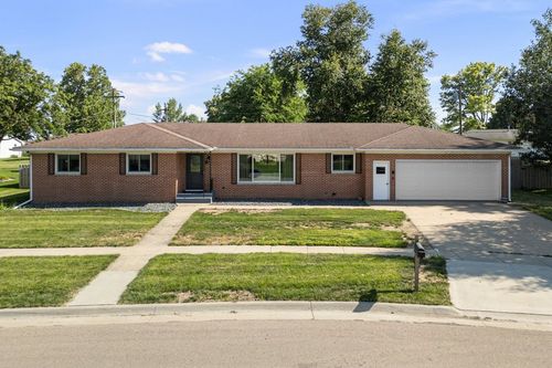 205 11th Ave, De Witt, IA, 52742-1843 | Card Image