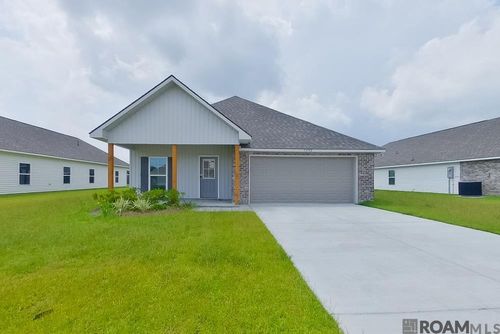 13742 Willowmore Dr, Denham Springs, LA, 70726-8845 | Card Image