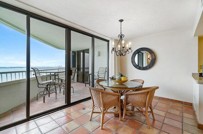APT-11C - 5070 N Ocean Dr, Condo with 2 bedrooms, 2 bathrooms and null parking in Riviera Beach FL | Image 5