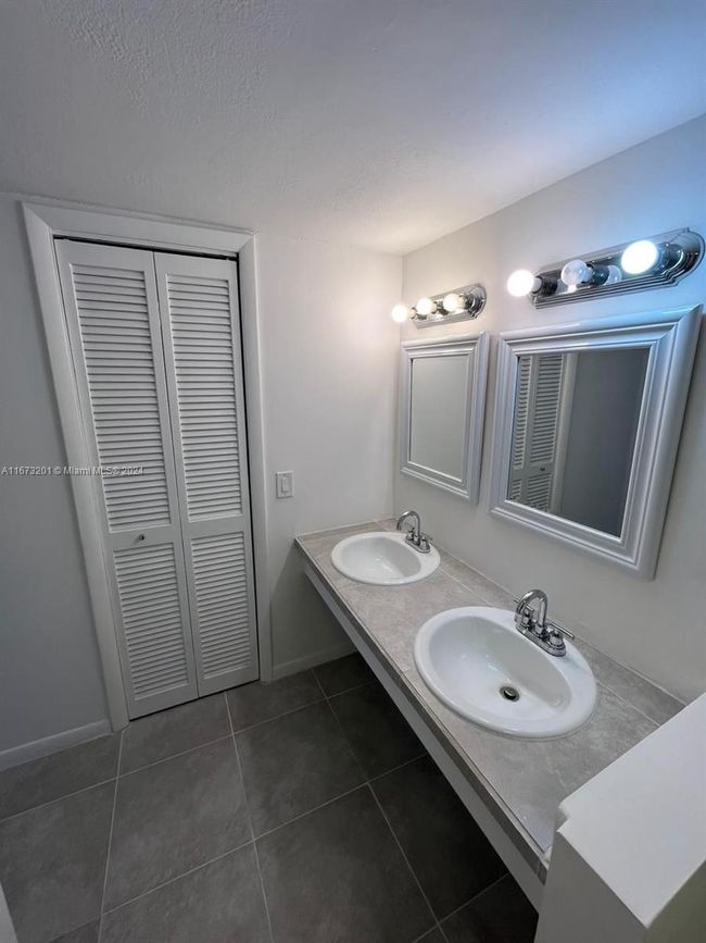 APT-205 - 16508 Ne 26 Th Ave, Condo with 2 bedrooms, 2 bathrooms and null parking in North Miami Beach FL | Image 13
