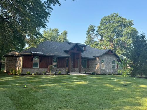 104 W Aven Ave, Nixa, MO, 65714-9265 | Card Image