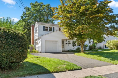 293 Elmfield St, West Hartford, CT, 06110-1657 | Card Image