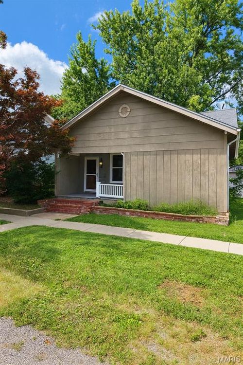 211 E Beach St, Litchfield, IL, 62056-1502 | Card Image