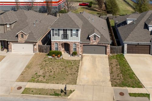 1615 Park St, Lowell, AR, 72745-8882 | Card Image