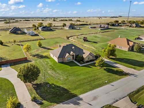 282 Heather Ln, Decatur, TX, 76234-6877 | Card Image