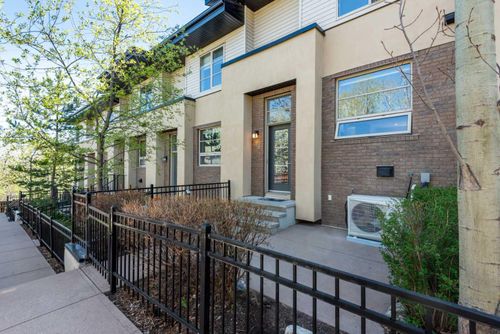 24 Aspen Hills Common Sw, Calgary, AB, T3H0R7 | Card Image