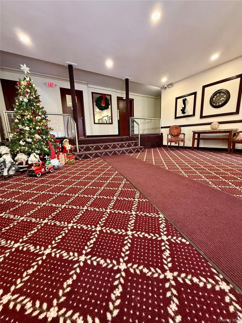 apt-2j-30 Pearsall Ave, Glen Cove, NY, 11542-3006 | Card Image