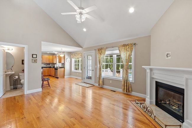 16 - 16 John Francis Ln, Condo with 2 bedrooms, 3 bathrooms and 2 parking in Acton MA | Image 6