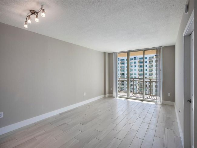 Living Room | Image 5
