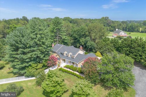 16764 Hillsboro Rd, Purcellville, VA, 20132-3515 | Card Image