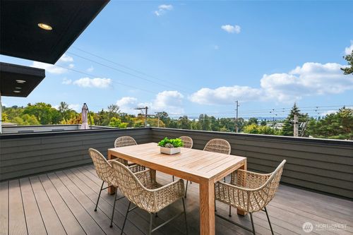 8710 112th Ave Ne, Kirkland, WA, 98033-5727 | Card Image