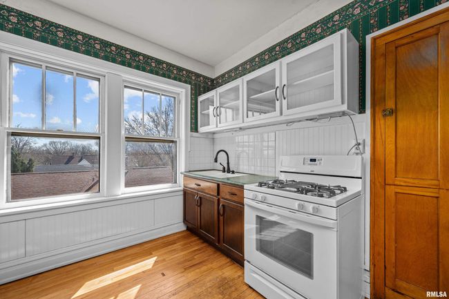 APT-18 - 1626 18 Th Ave, Condo with 2 bedrooms, 1 bathrooms and null parking in Rock Island IL | Image 4