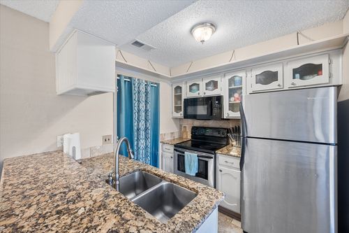 1420 Meadowood Village Dr, Fort Worth, TX, 76120-4700 | Card Image