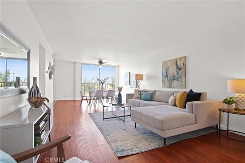 411-545 Chestnut Ave, Long Beach, CA, 90802-2256 | Card Image