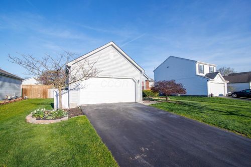 1034 Crossbrook Blvd, Galloway, OH, 43119-8385 | Card Image