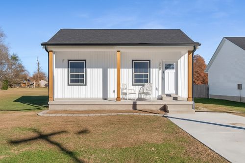 502 Meadowbrook Dr, Mc Minnville, TN, 37110-6677 | Card Image