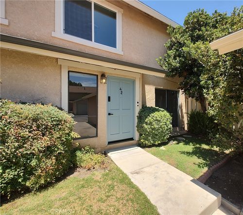 42-10125 De Soto Ave, Chatsworth, CA, 91311-3255 | Card Image