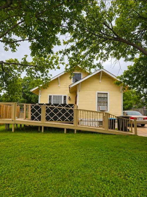 3122 N Pecan St, Fort Worth, TX, 76106-5927 | Card Image