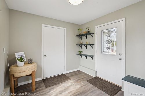 9967 Clinton Trl, Mulliken, MI, 48861-9737 | Card Image