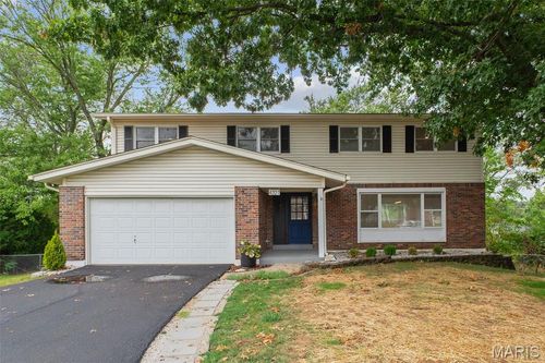 4327 Wickerfield Dr, Saint Louis, MO, 63128-1943 | Card Image