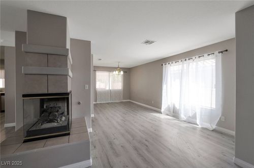 5204 Padua Way, Las Vegas, NV, 89107-0402 | Card Image