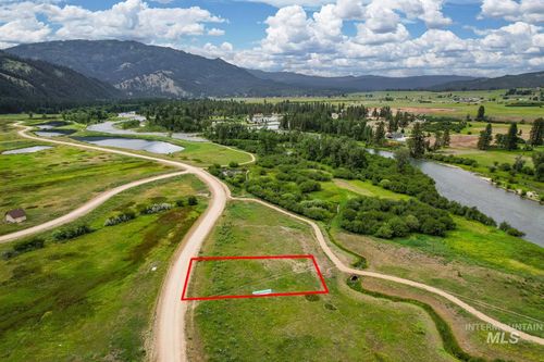 3 Southfork Ln, Garden Valley, ID, 83622-1008 | Card Image