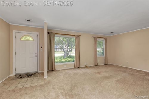 2848 Edna Jane Dr, Auburn Hills, MI, 48326-2102 | Card Image