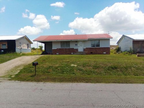 305 Ne 8th, Waurika, OK, 73573 | Card Image