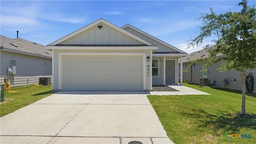 9211 Navarro Vis, Seguin, TX, 78155-3262 | Card Image