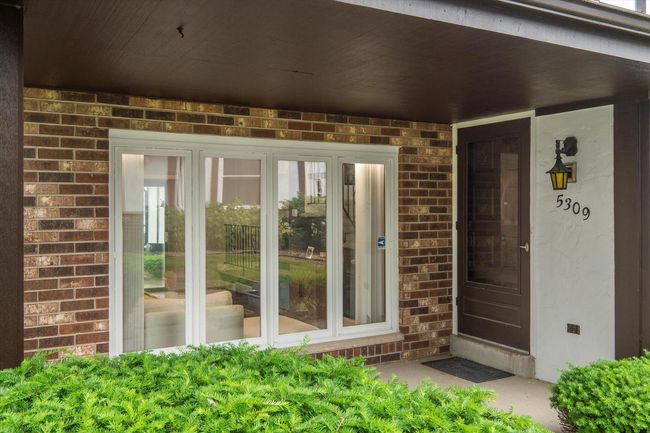 5309 S Somerset Lane, Condo with 2 bedrooms, 2 bathrooms and null parking in Greenfield WI | Image 32