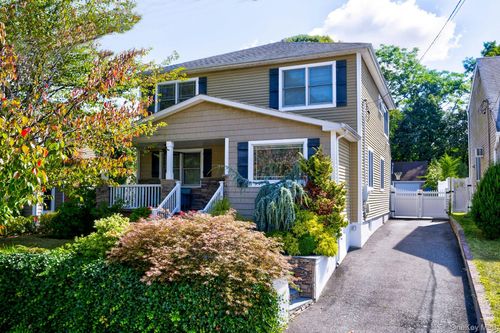 55 Singworth St, Oyster Bay, NY, 11771-3705 | Card Image