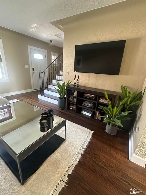 15777 Mclain Ave, Allen Park, MI, 48101-2025 | Card Image