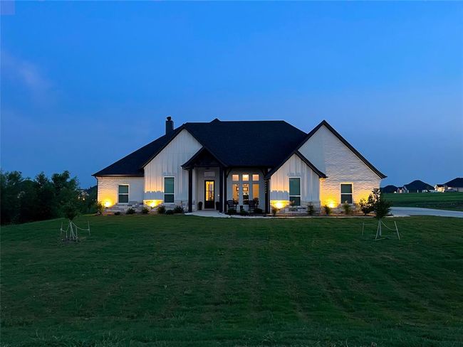 View of front facade featuring a front yard | Image 1