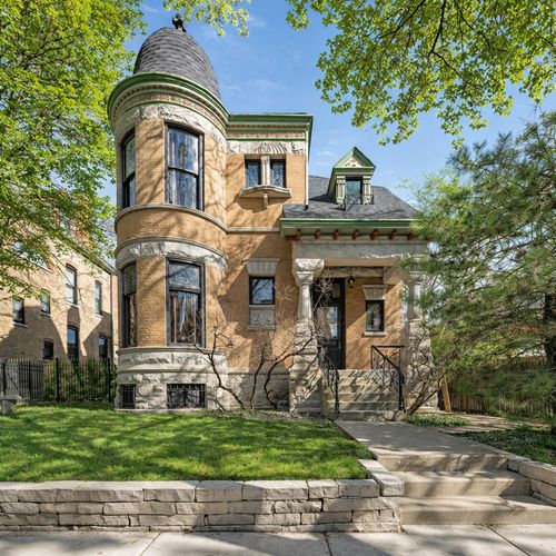 2138 W Caton St, Chicago, IL, 60647-5403 | Card Image