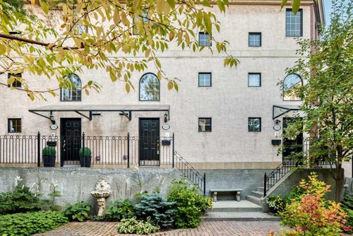 {{alt}} | Card Image