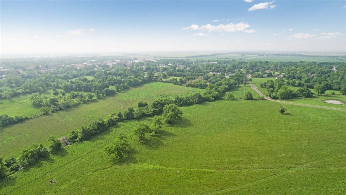 Land in Honey Grove 5