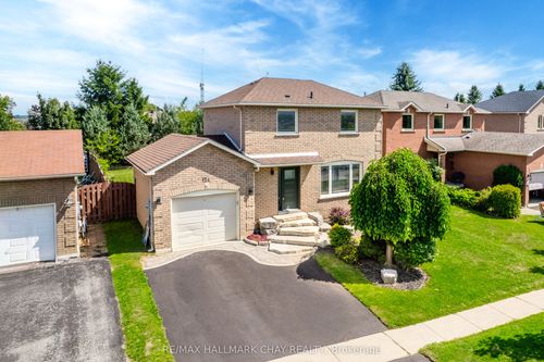 124 Brown St, Barrie, ON, L4N7V7 | Card Image