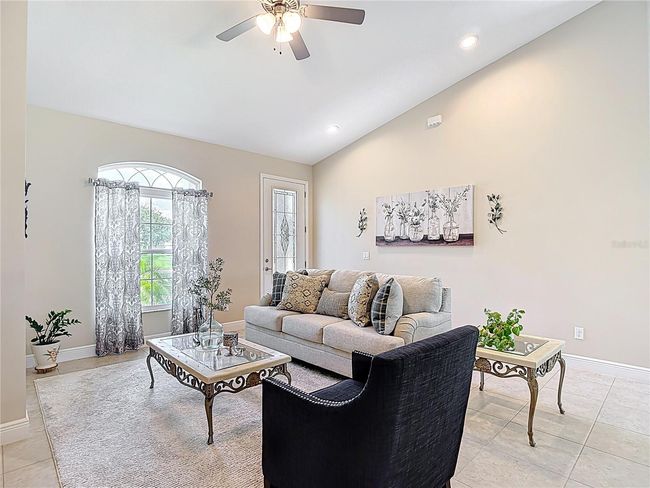 12323 House Finch Rd, House other with 3 bedrooms, 2 bathrooms and null parking in WEEKI WACHEE FL | Image 4